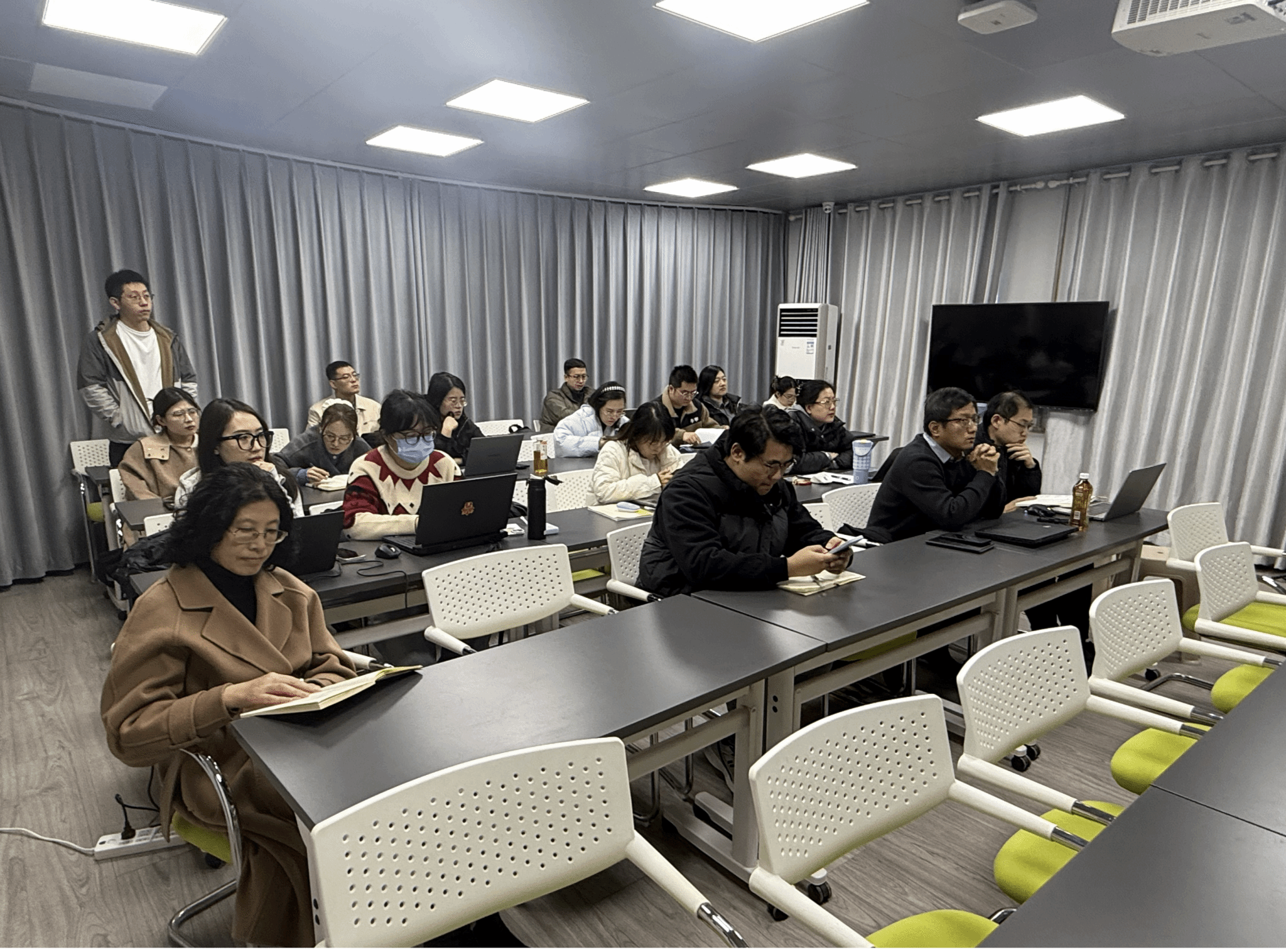 黄色小说网站大全